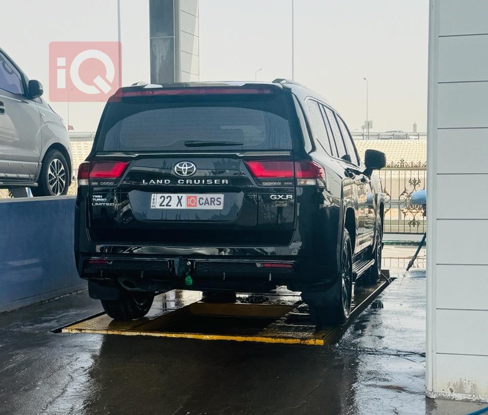 تۆیۆتا لاند کروزەر